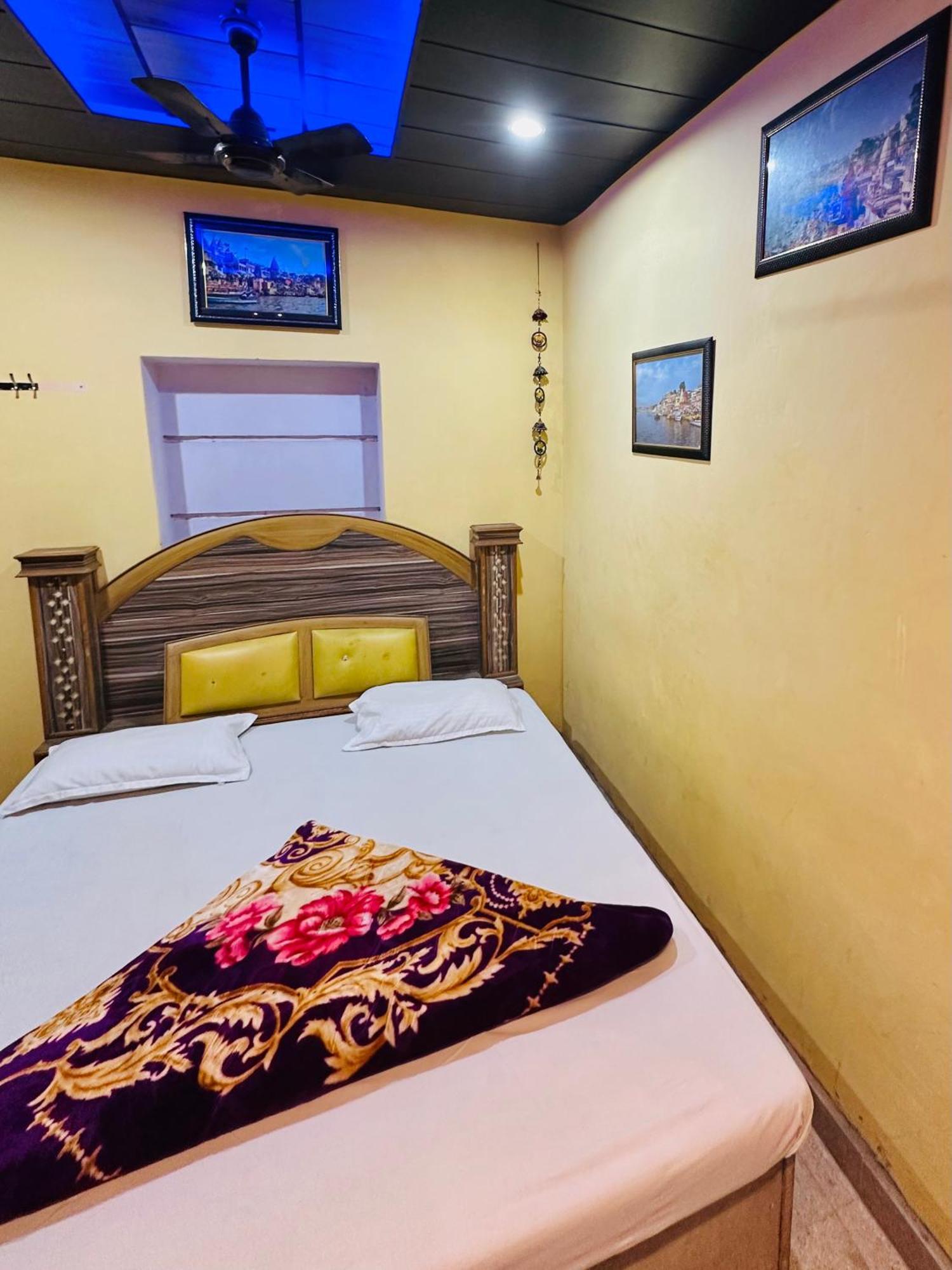 Home Stay Suraj Inn Варанаси Экстерьер фото